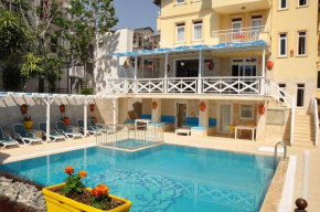 Beautiful 4 Bed Duplex In Small Private Community In Side Centre